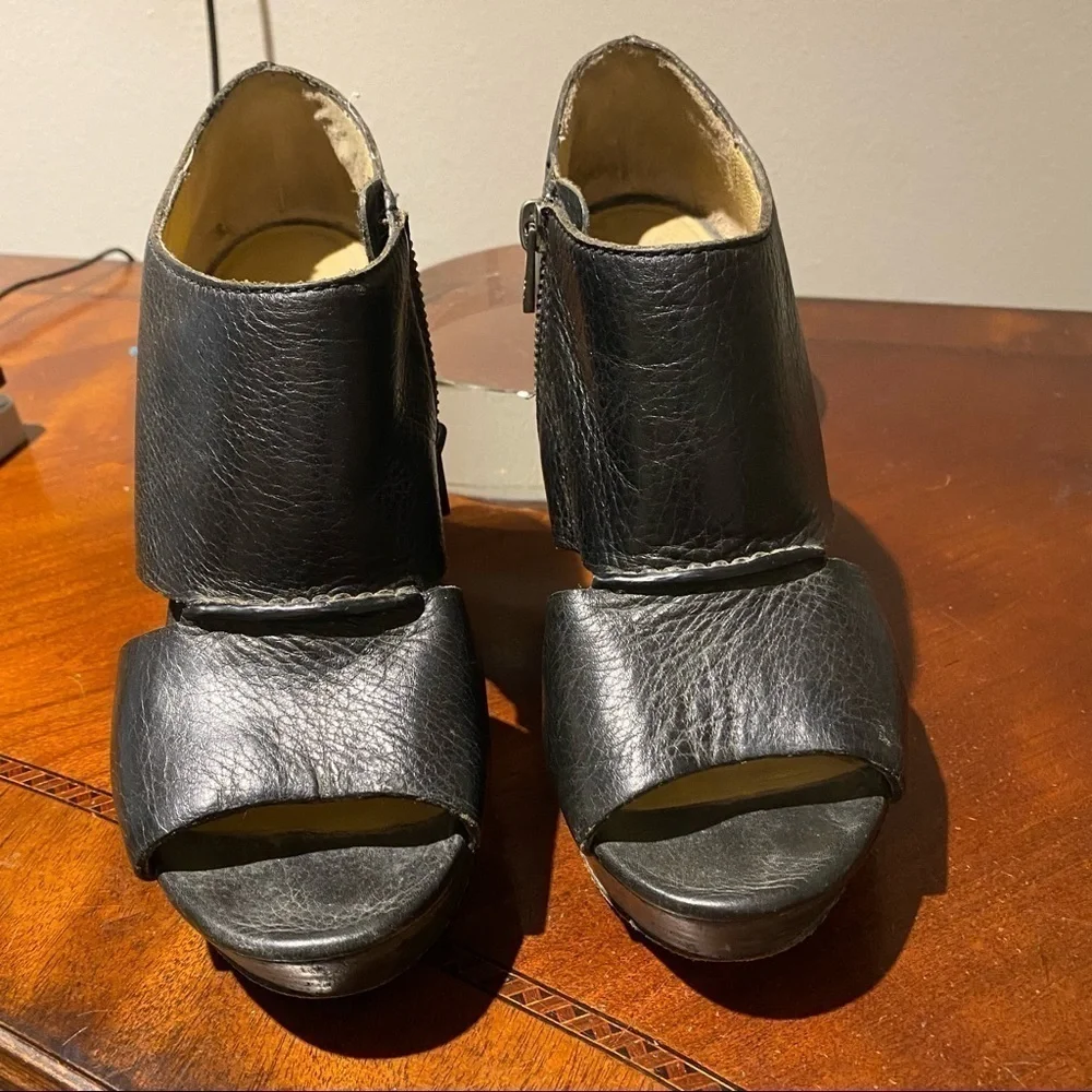 Coach black leather wedge jaelyn sandal size 6.5